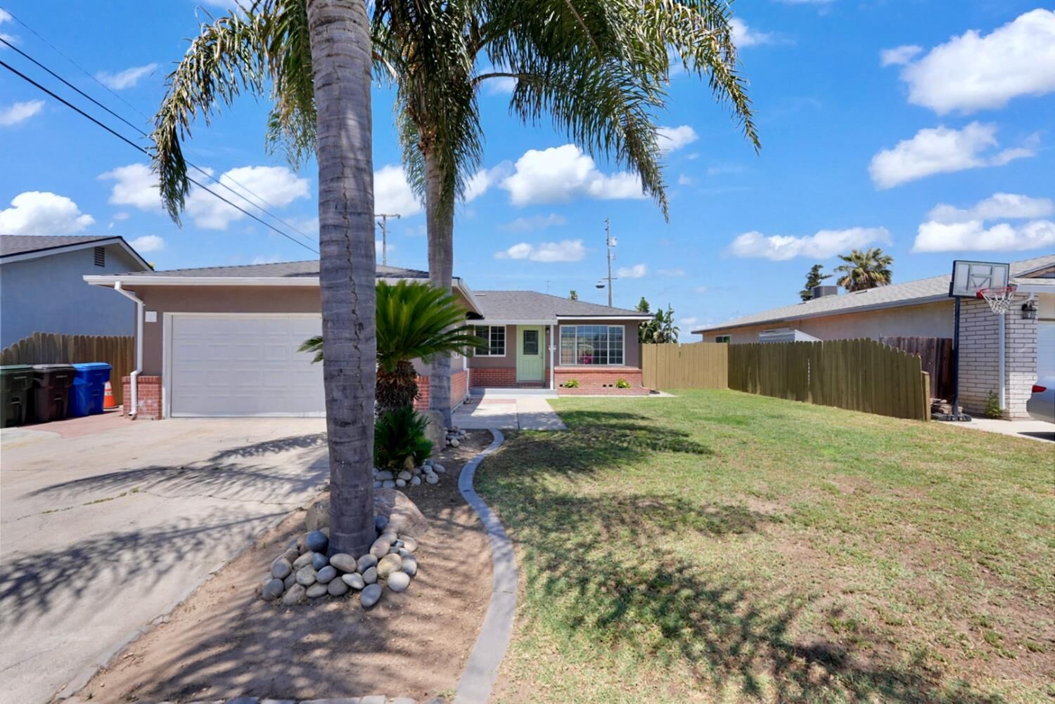 Property Photo: 309 Frances Street CA 95336