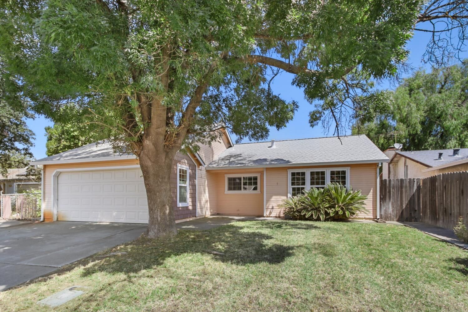 Property Photo: 252 Carlsbad Place CA 95695