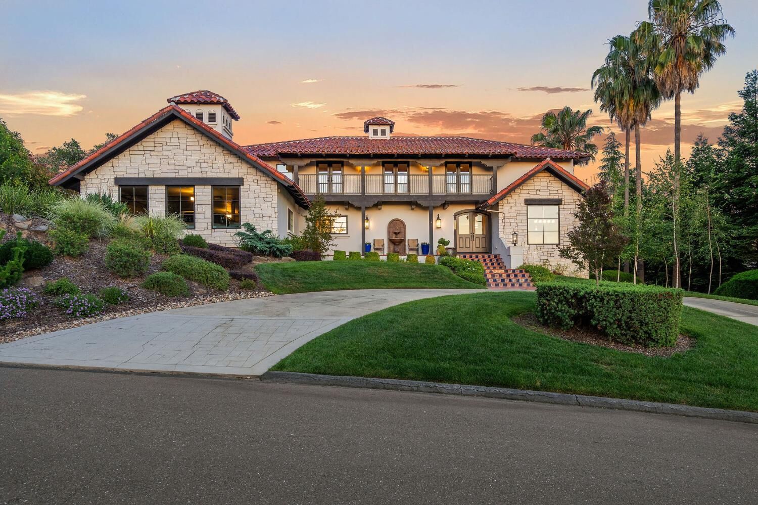 Property Photo:  8950 Vista De Lago Court  CA 95746 