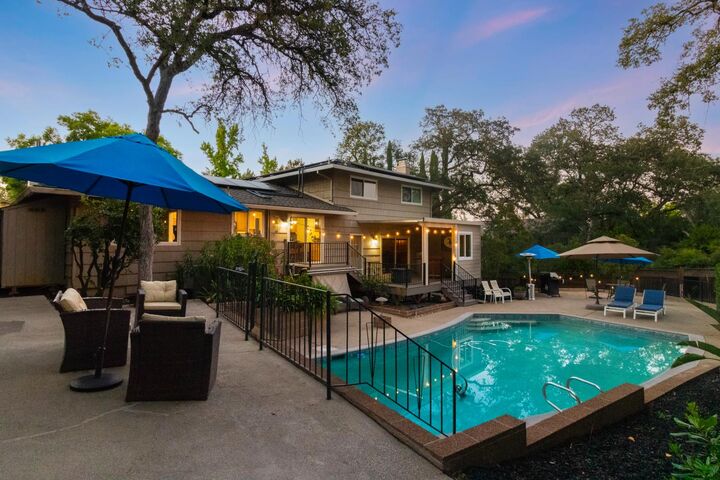Property Photo:  934 King James Way  CA 95762 