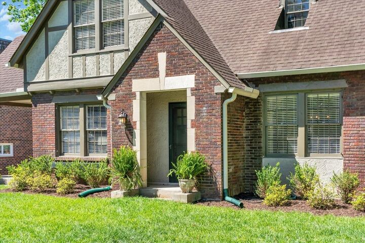 Property Photo: 115 Cherokee Rd TN 37205