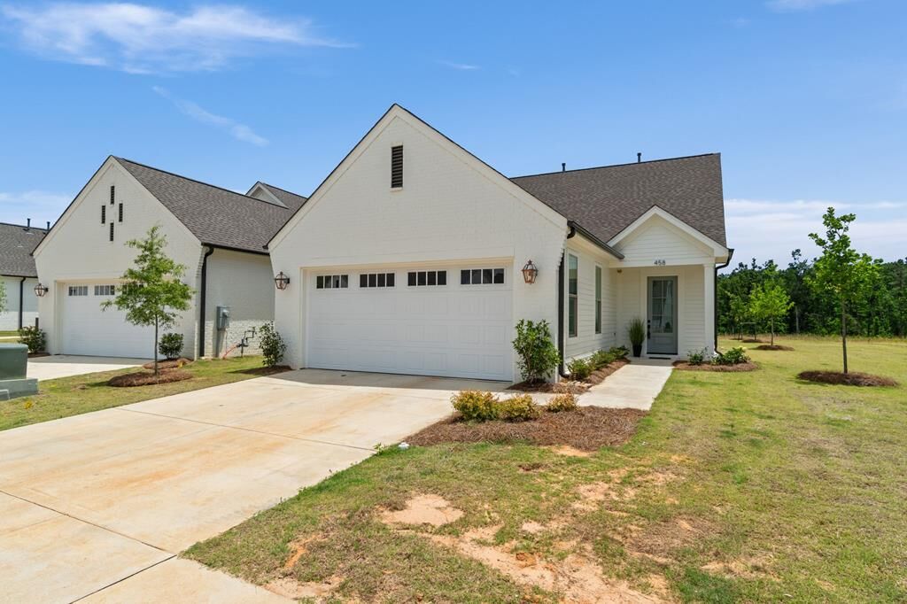 Property Photo: 458 South Grove Drive MS 38655