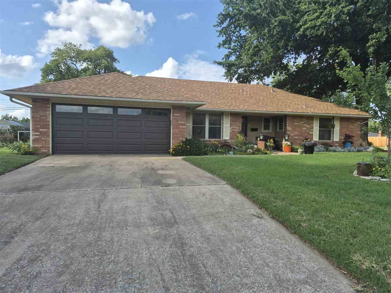 Property Photo: 2813 Canterbury Avenue OK 74604