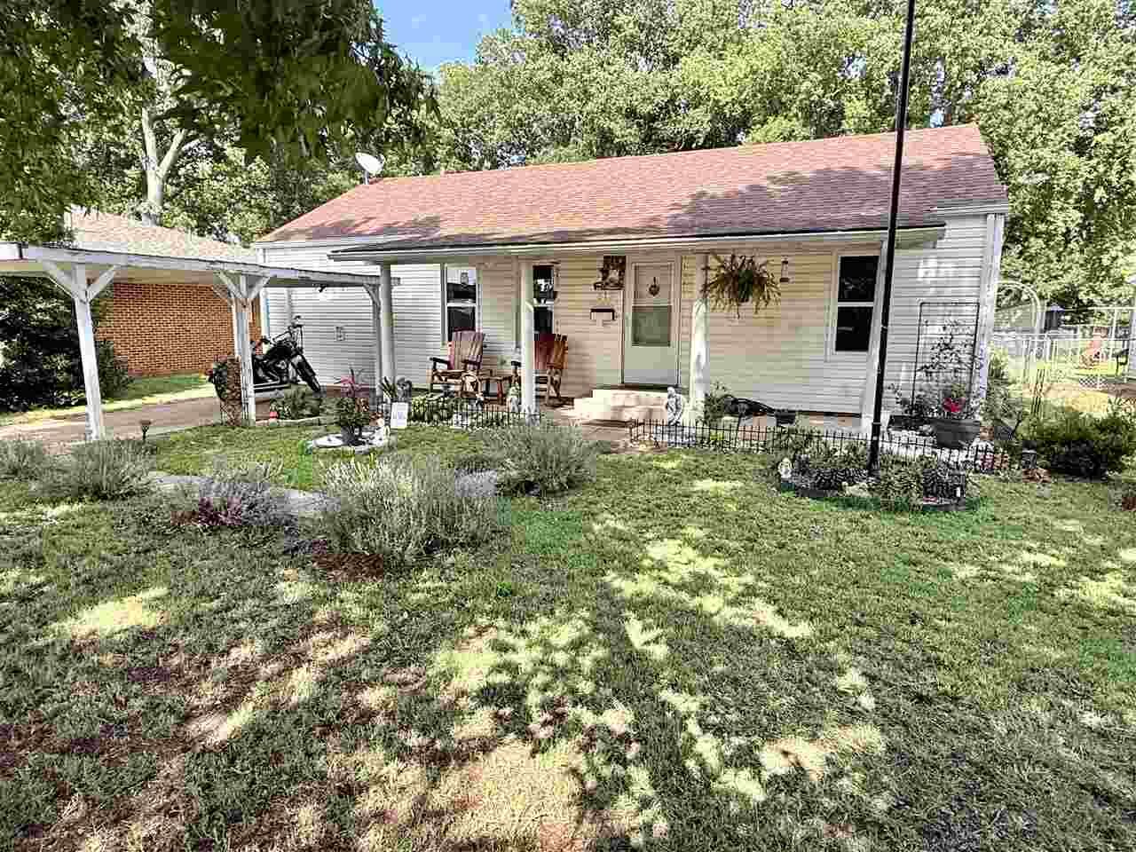Property Photo:  312 S Cedar  OK 74647 