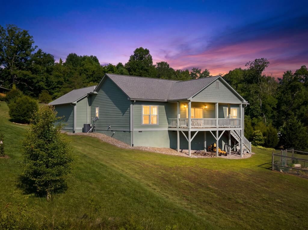 Property Photo:  1358 Brasstown Ck Meadows  GA 30582 