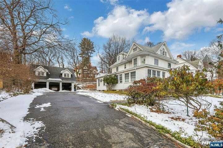 Property Photo:  16 Mountain Avenue  NJ 07042 