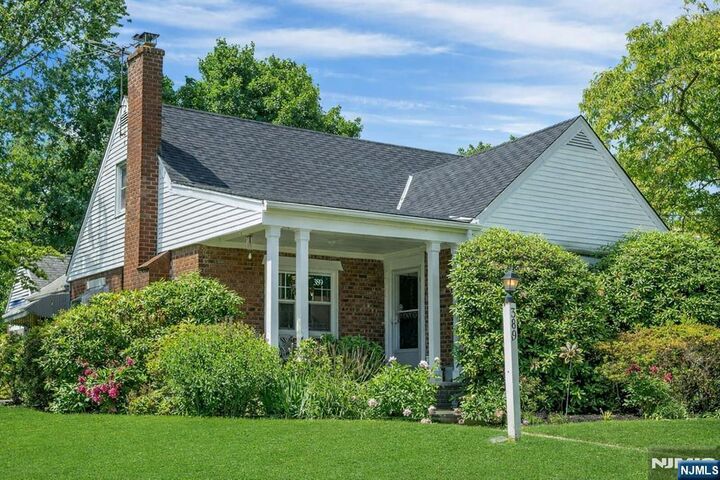 Property Photo:  389 Bergen Boulevard  NJ 07649 