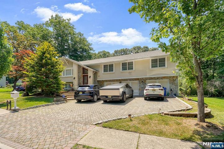 Property Photo:  318 Briarcliff Lane  NJ 07652 