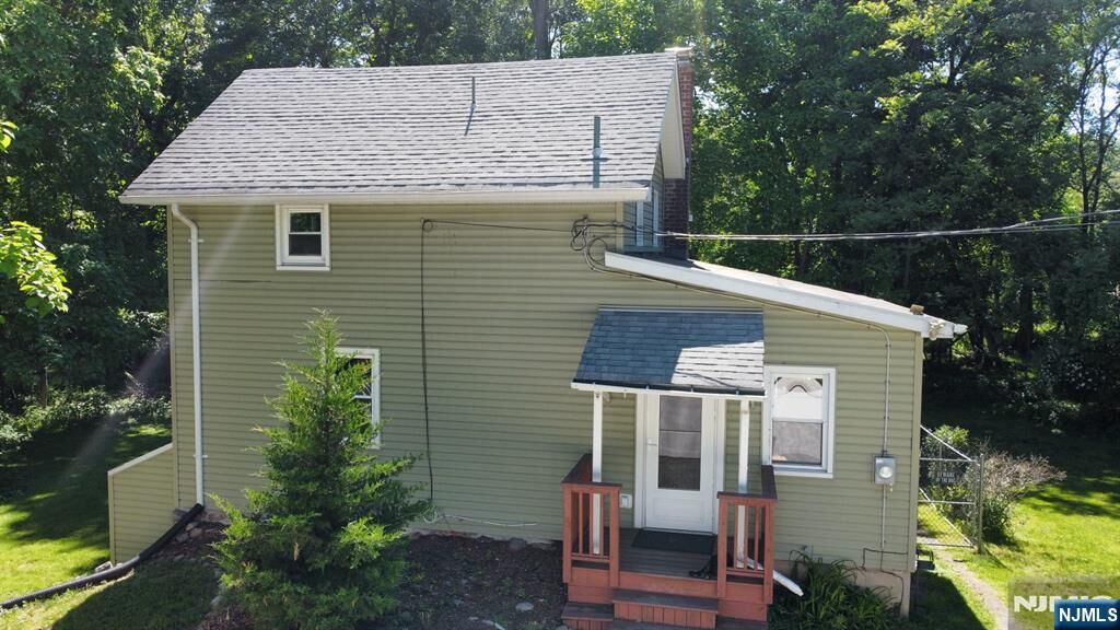 Property Photo:  116 Railroad Avenue  NJ 07430 