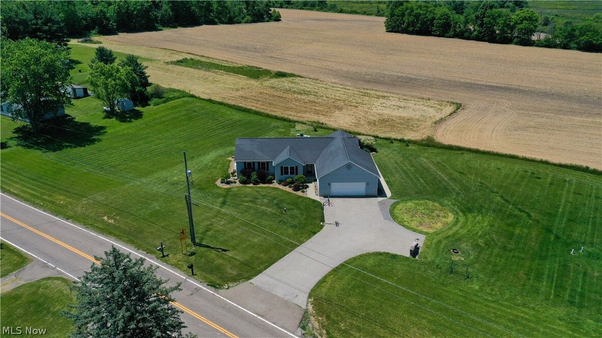 Property Photo: 4909 Knox School Road OH 44634
