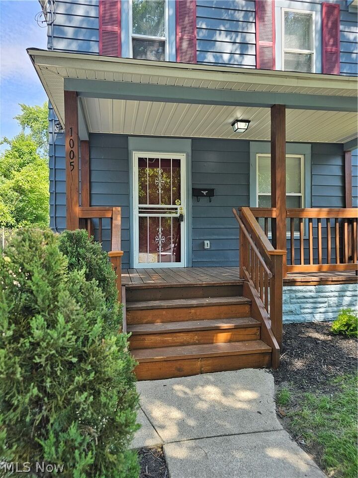 Property Photo: 1005 Raymond Street OH 44307
