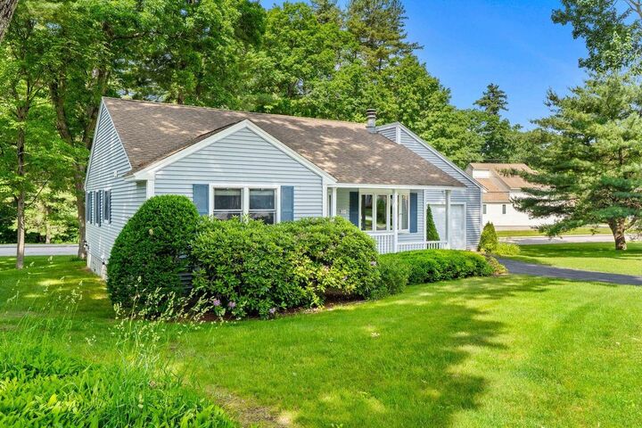 Property Photo: 10 Jamaica Lane NH 03063