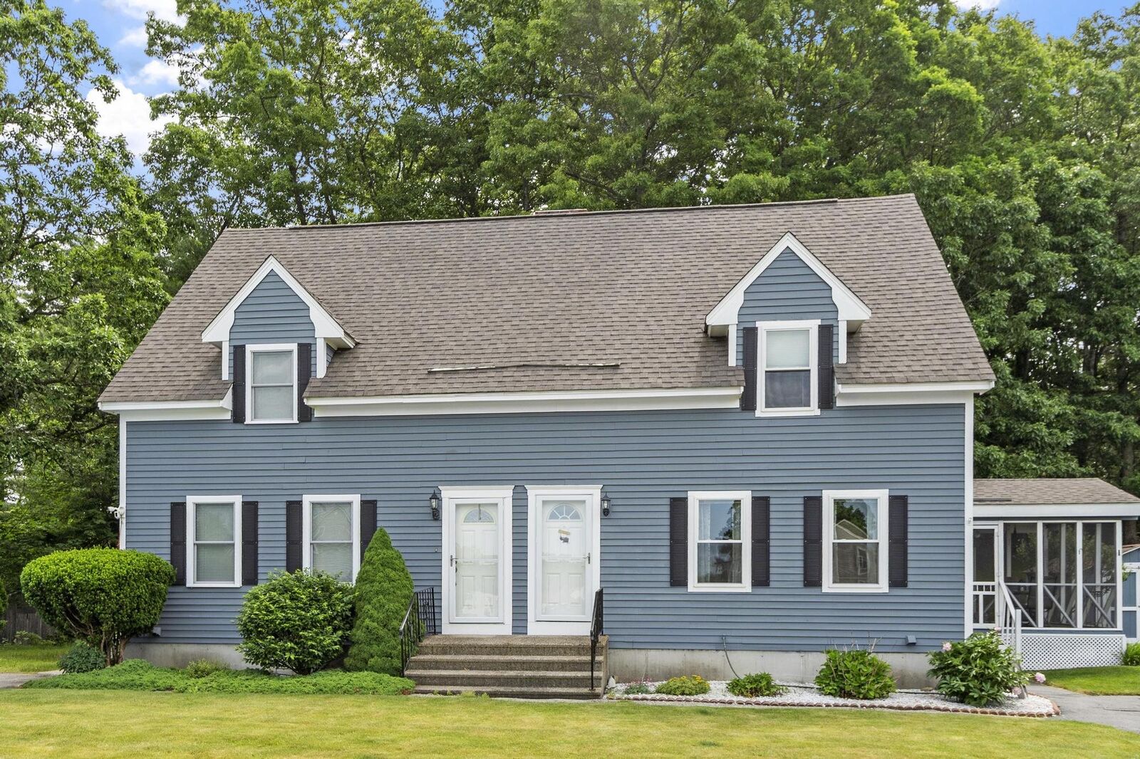 Property Photo:  31 Tigertail Circle  NH 03038 