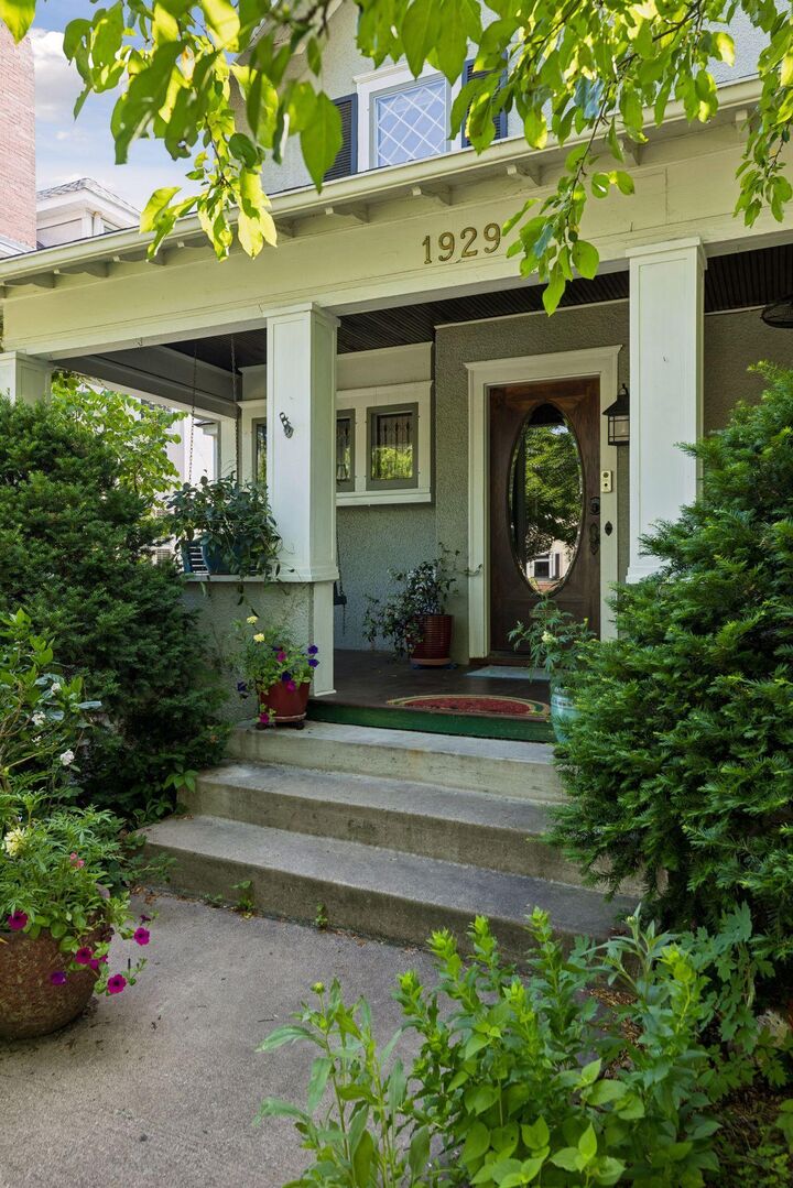 Property Photo:  1929 James Avenue S  MN 55403 