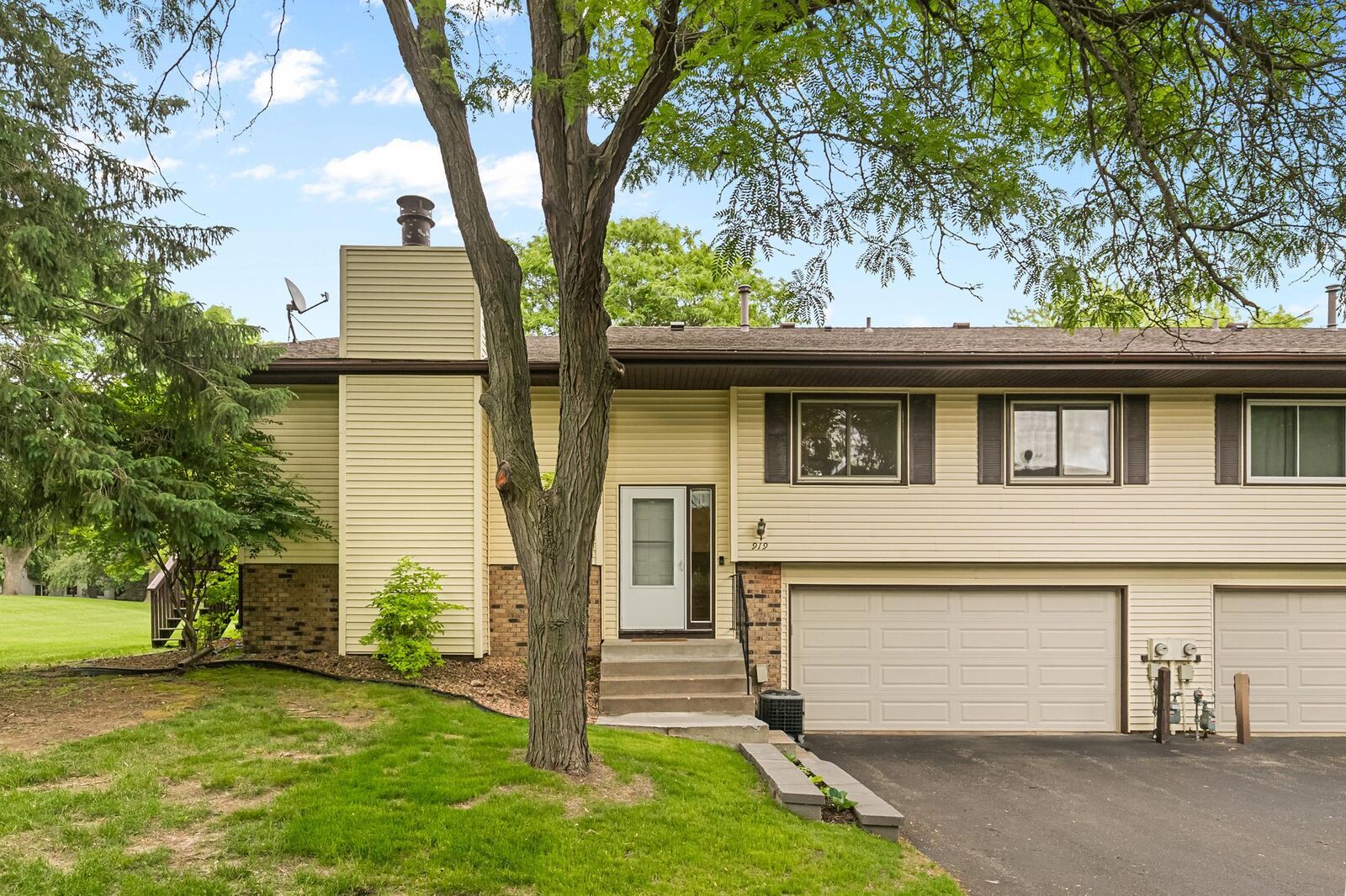 Property Photo: 919 Greenhaven Drive MN 55127
