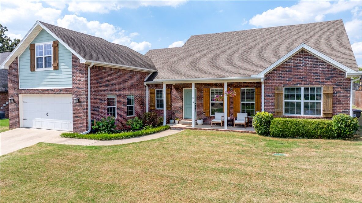 Property Photo:  515 Oak Run Lane  AR 72718 