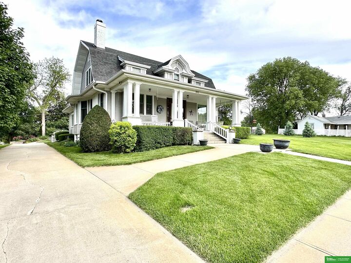 Property Photo:  801 &Amp 811 10th Street  NE 68791 