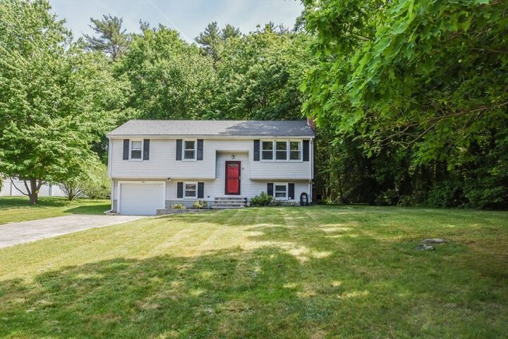 Property Photo:  5 Kensington Rd  MA 02766 