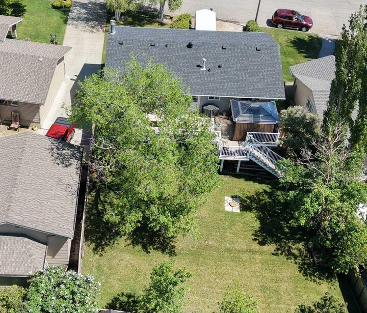 Property Photo:  216 Cannington Place SW  AB T2W 1Z8 