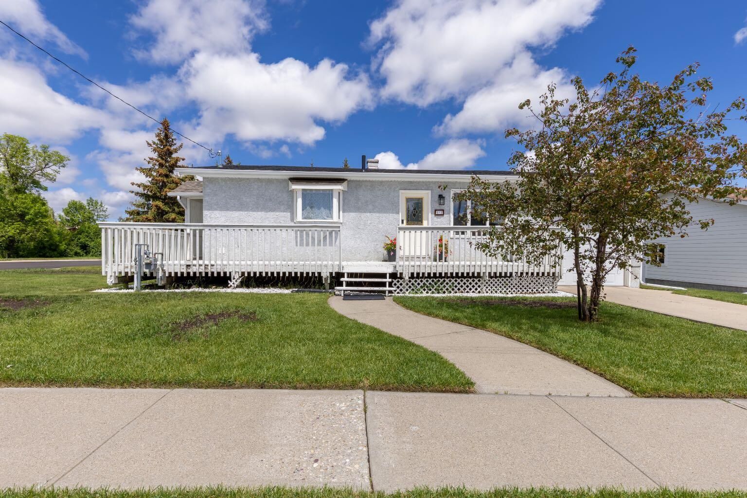 Property Photo: 593 3 Avenue W AB T0K 0K0
