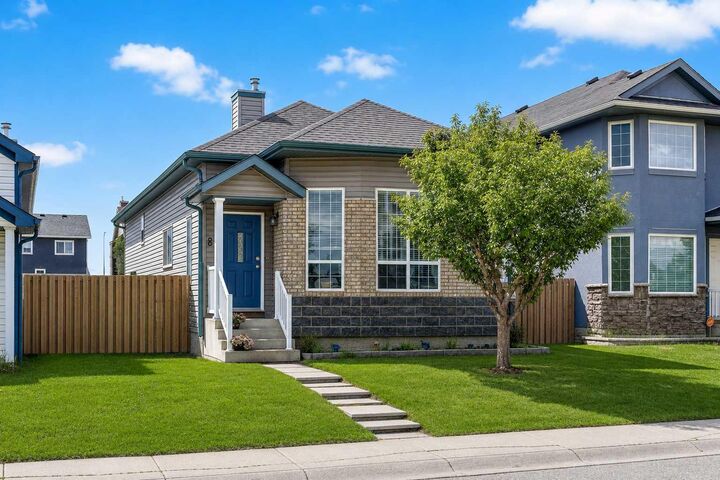 Property Photo:  67 Saddlemead Green NE  AB T3J 4M8 