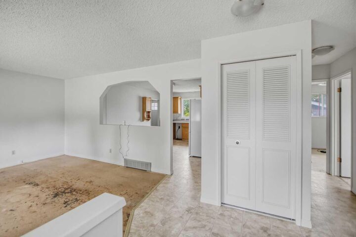 Property Photo:  4112 - 13 Avenue NE  AB T2A 0K8 