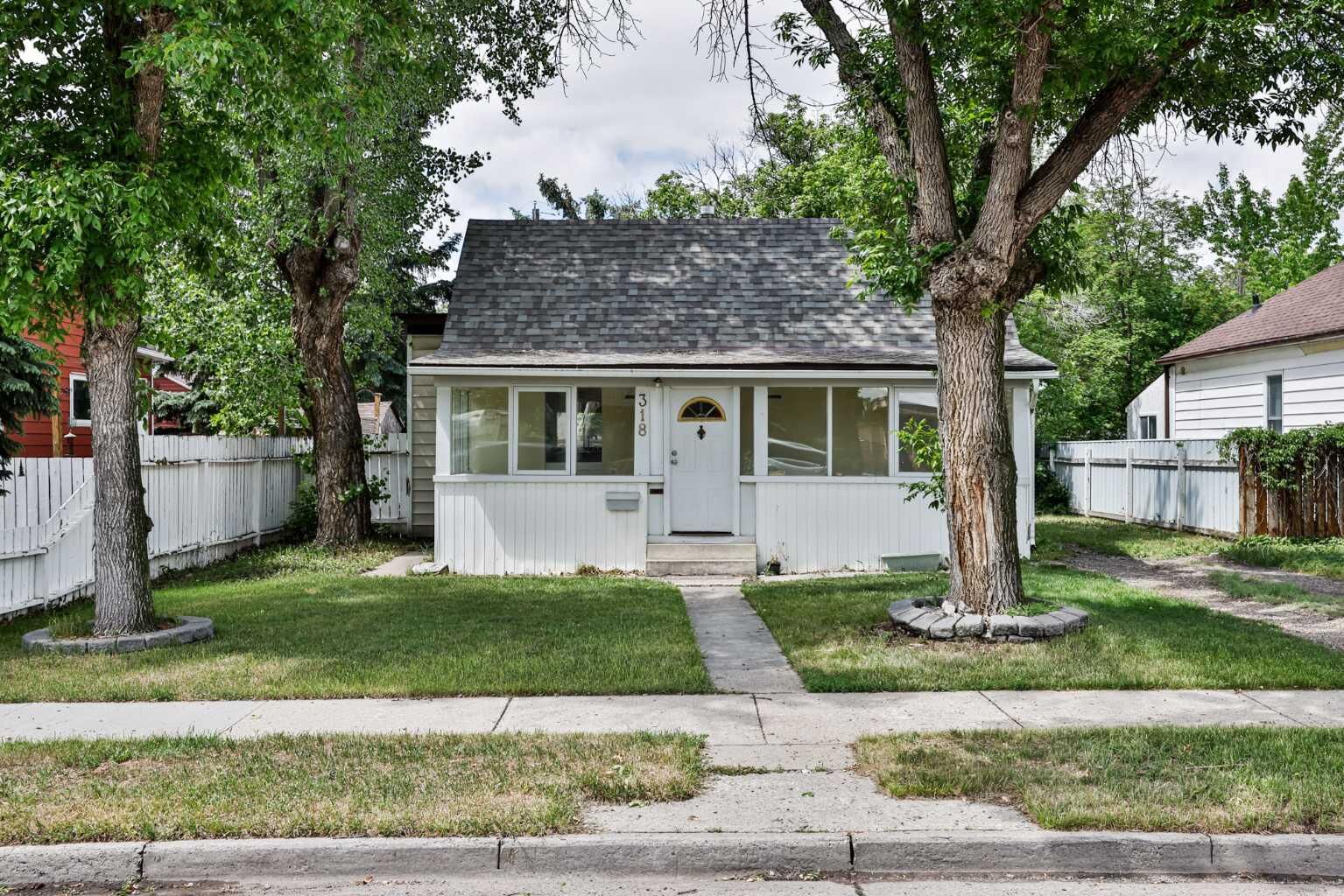 Property Photo: 318 16 Street N AB T1H 3A3