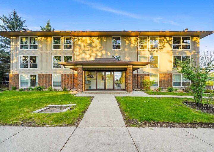 Property Photo:  860 Midridge Drive SE 122  AB T2X 1K1 