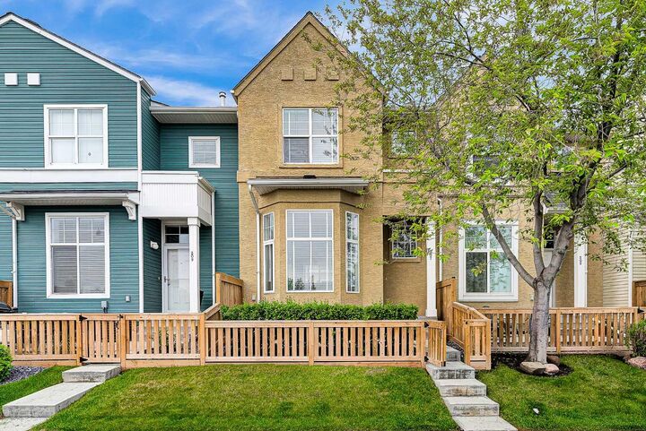 207 McKenzie Towne Gate SE — photo 1