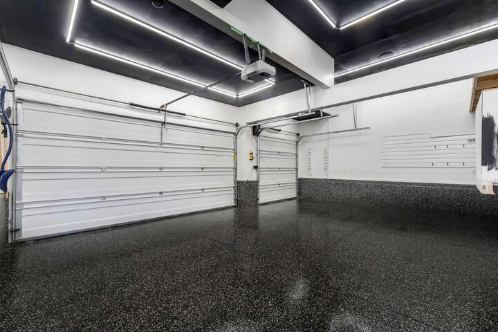 Property Photo:  325 Crestmont Drive SW  AB T3B 6G9 