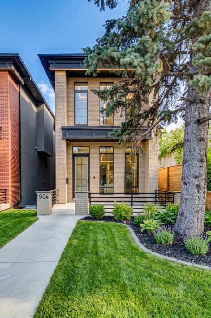 Property Photo:  1904 13 Street SW  AB T2T 3P6 