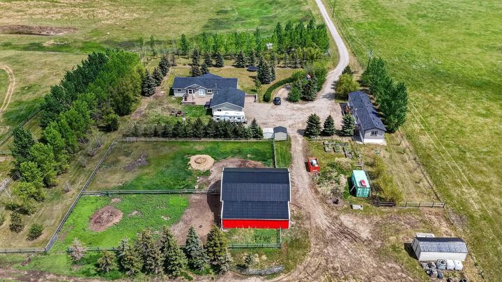 Property Photo:  254052 Hwy 21  AB T1P 0K7 
