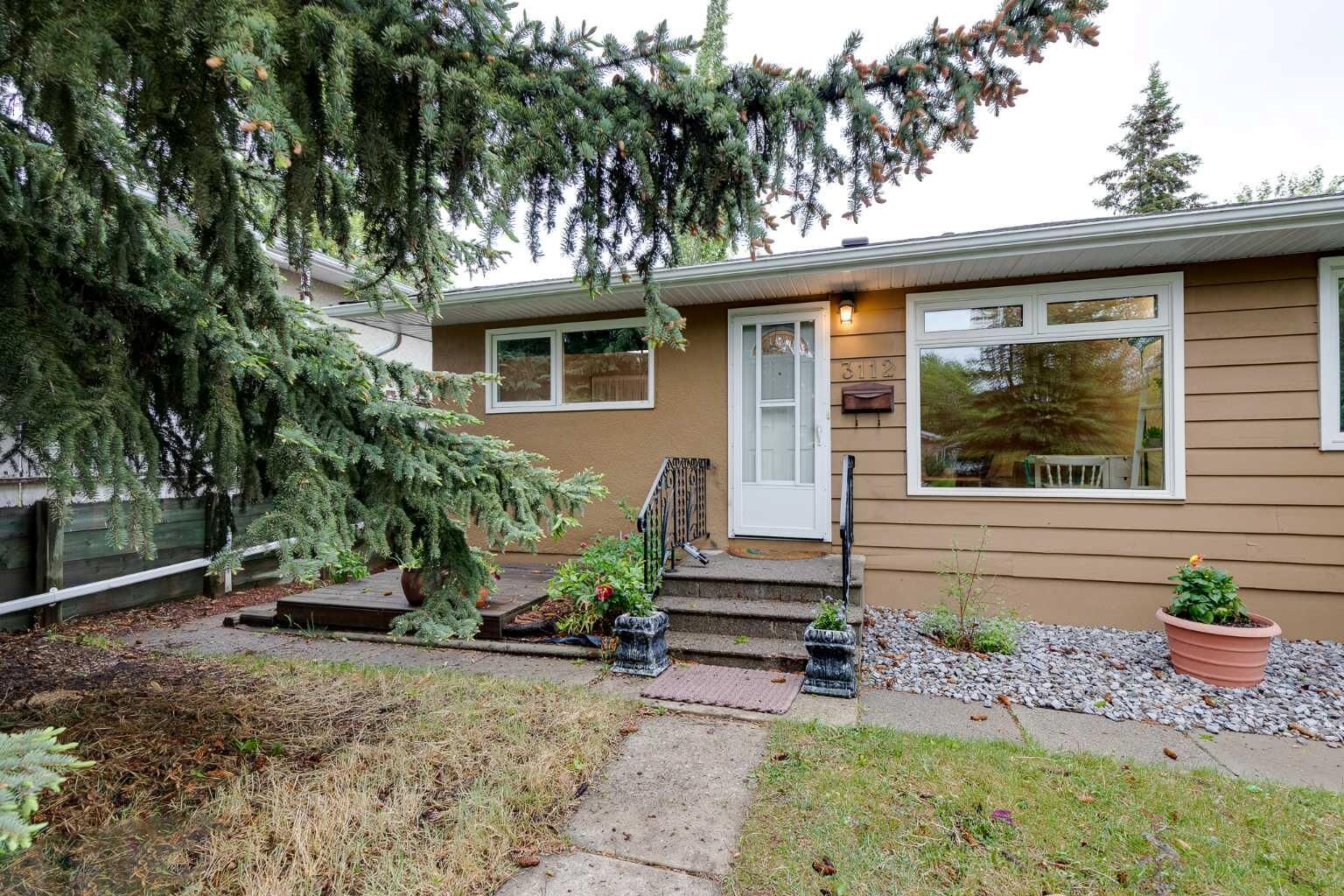 Property Photo:  3112 42 Street SW  AB T3E 3M3 