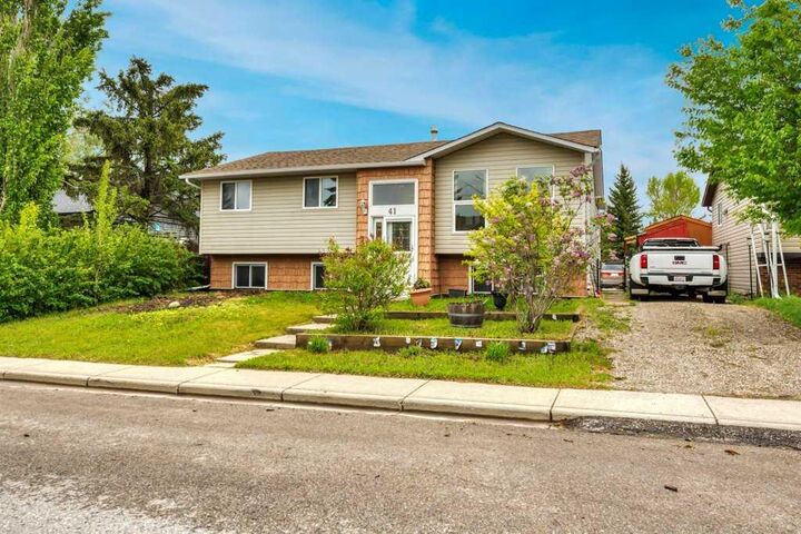 Property Photo:  41 Brentwood Drive  AB T1P 1H9 