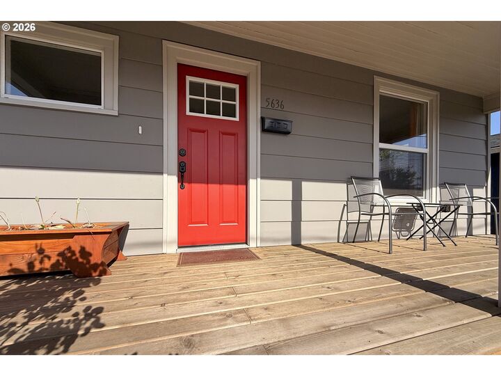 Property Photo: 5636 SE 88th Ave OR 97266
