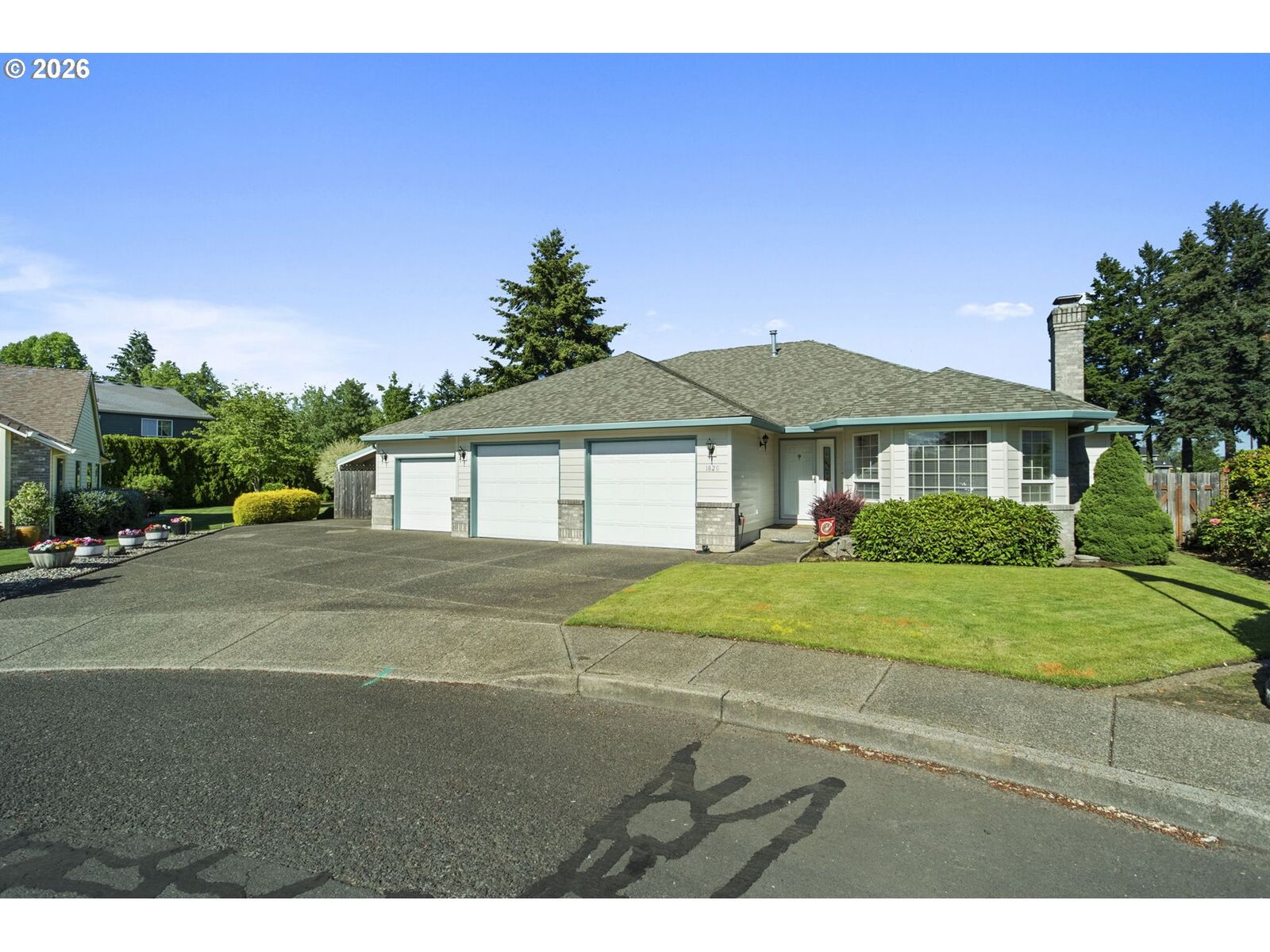 Property Photo: 1820 N Laurelwood Loop OR 97013
