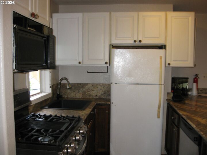 Property Photo:  8278 SE Clatsop St  OR 97086 