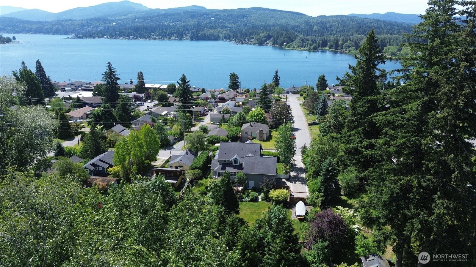 Property Photo:  4203  Academy Street  WA 98226 