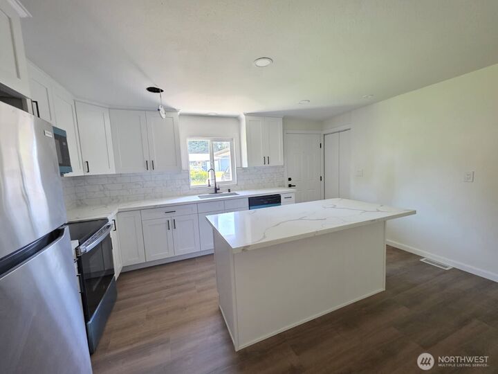 Property Photo: 17843 110th Avenue SE WA 98055