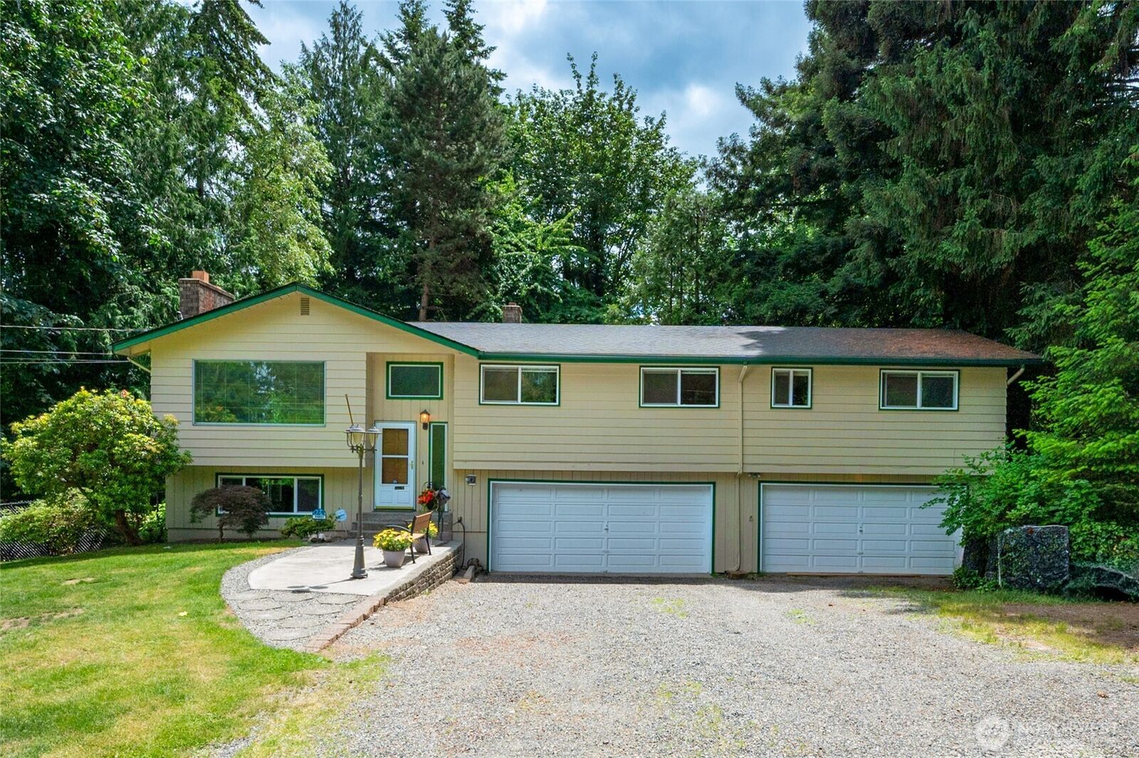 Property Photo: 11857 SE 282nd Street WA 98092