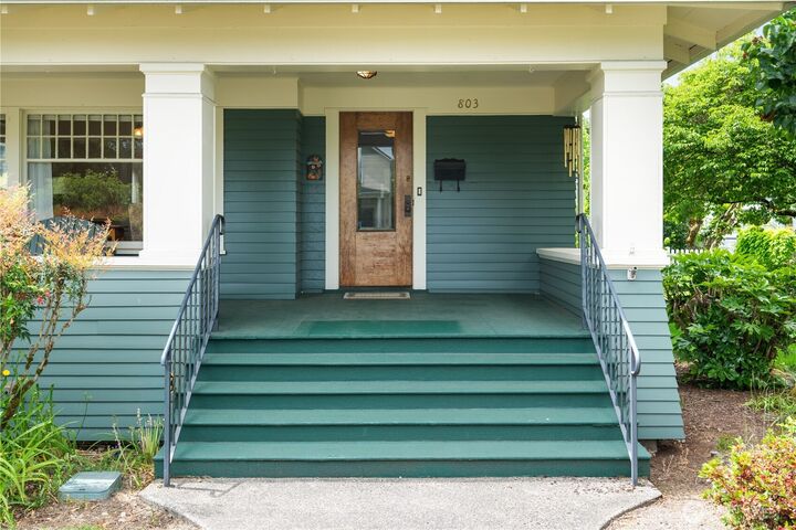 Property Photo:  803  G Street  WA 98532 