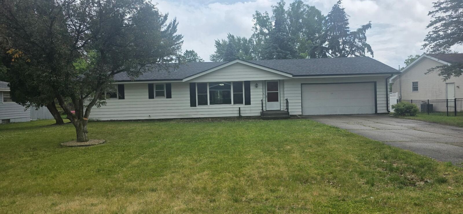 Property Photo: 1116 Deanna Drive IL 61103