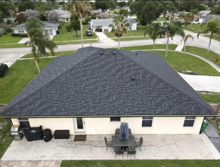 Property Photo:  201 NE Faring Avenue  FL 34983 