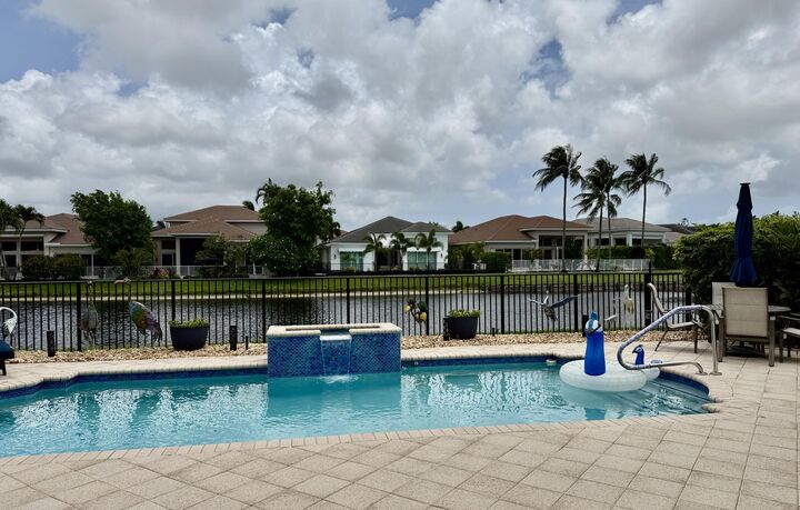 Property Photo: 4076 Briarcliff Circle FL 33496