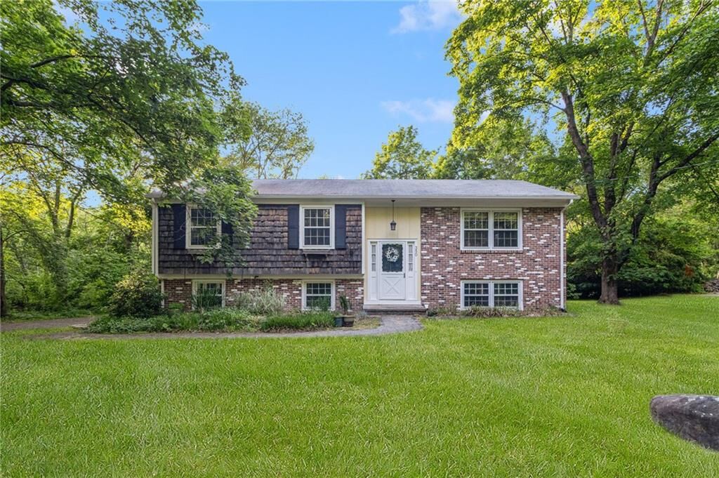 Property Photo:  350 Essex Road  RI 02852 