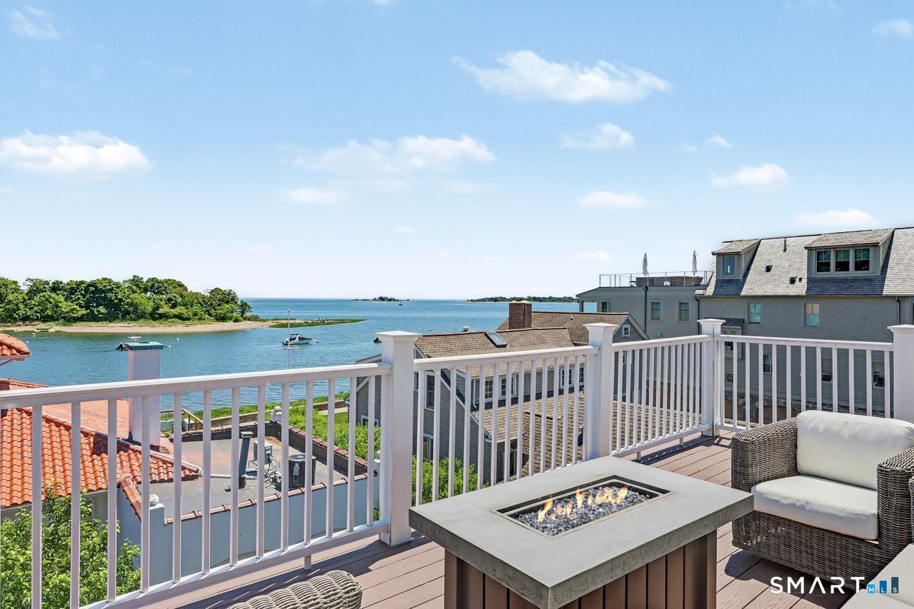 Property Photo:  4 Harbor View Avenue  CT 06854 