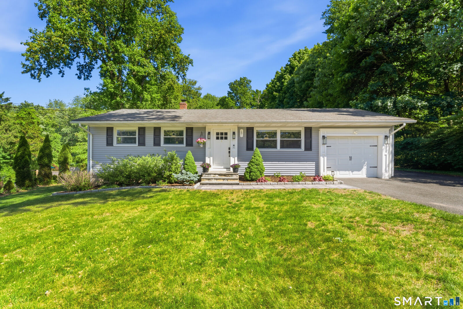 Property Photo: 17 Greenbriar Lane CT 06470