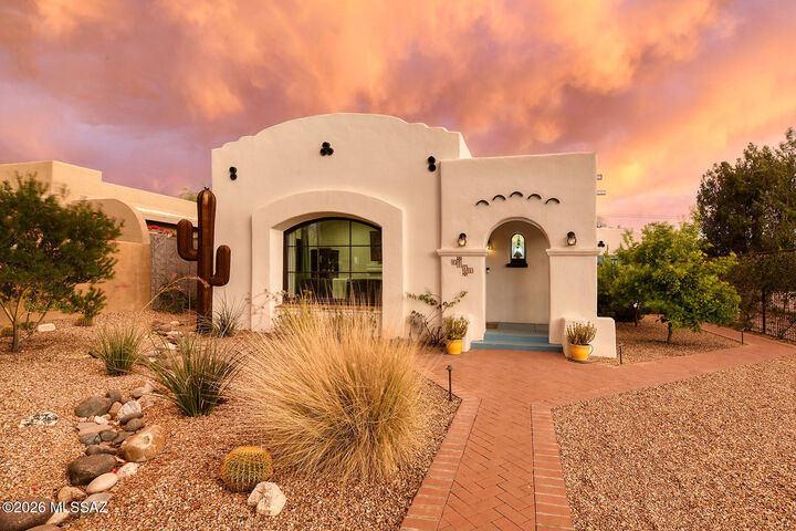 Property Photo: 2022 E Mabel Street AZ 85719