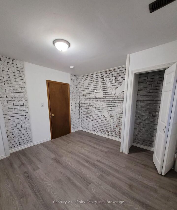 Property Photo: 555 Ritson Road S B ON L1H 5K6