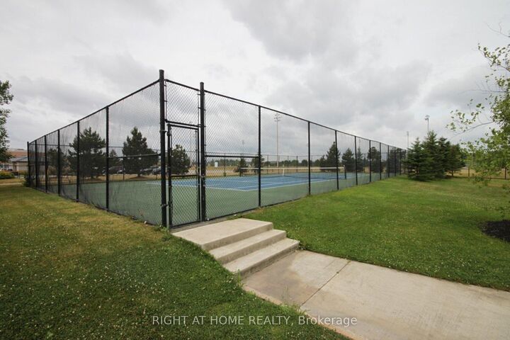 Property Photo: 2545 Erin Centre Boulevard 1211 ON L5M 6Z9